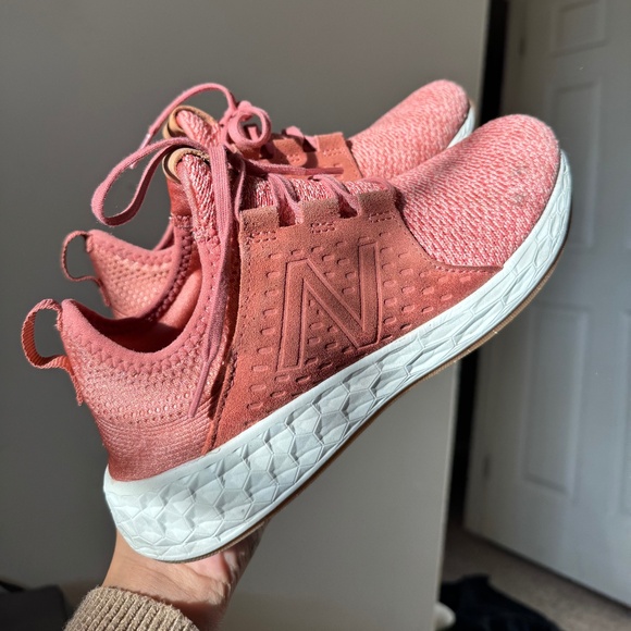 NB WOMEN SHOE - Picture 1 of 4